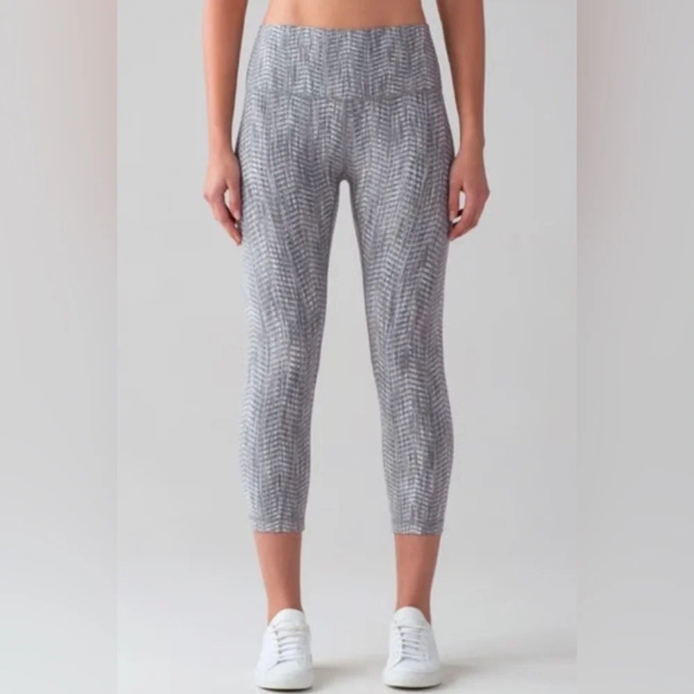 🩶 Lululemon Wunder Under HR‎ Crop Luon Arrow Jacquard Size 2 🩶